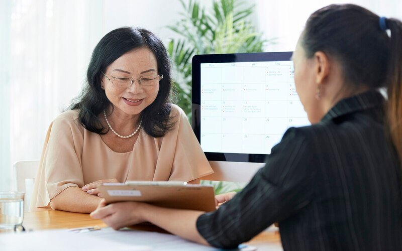Chăm sóc khách hàng sau khi hoàn tất khoản vay là công việc quan trọng của các nhân viên tư vấn trả góp
